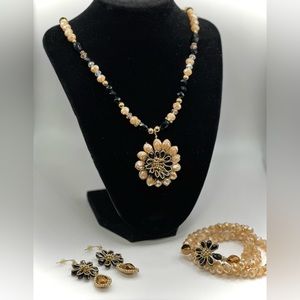 Custom handmade flower necklace set!!!